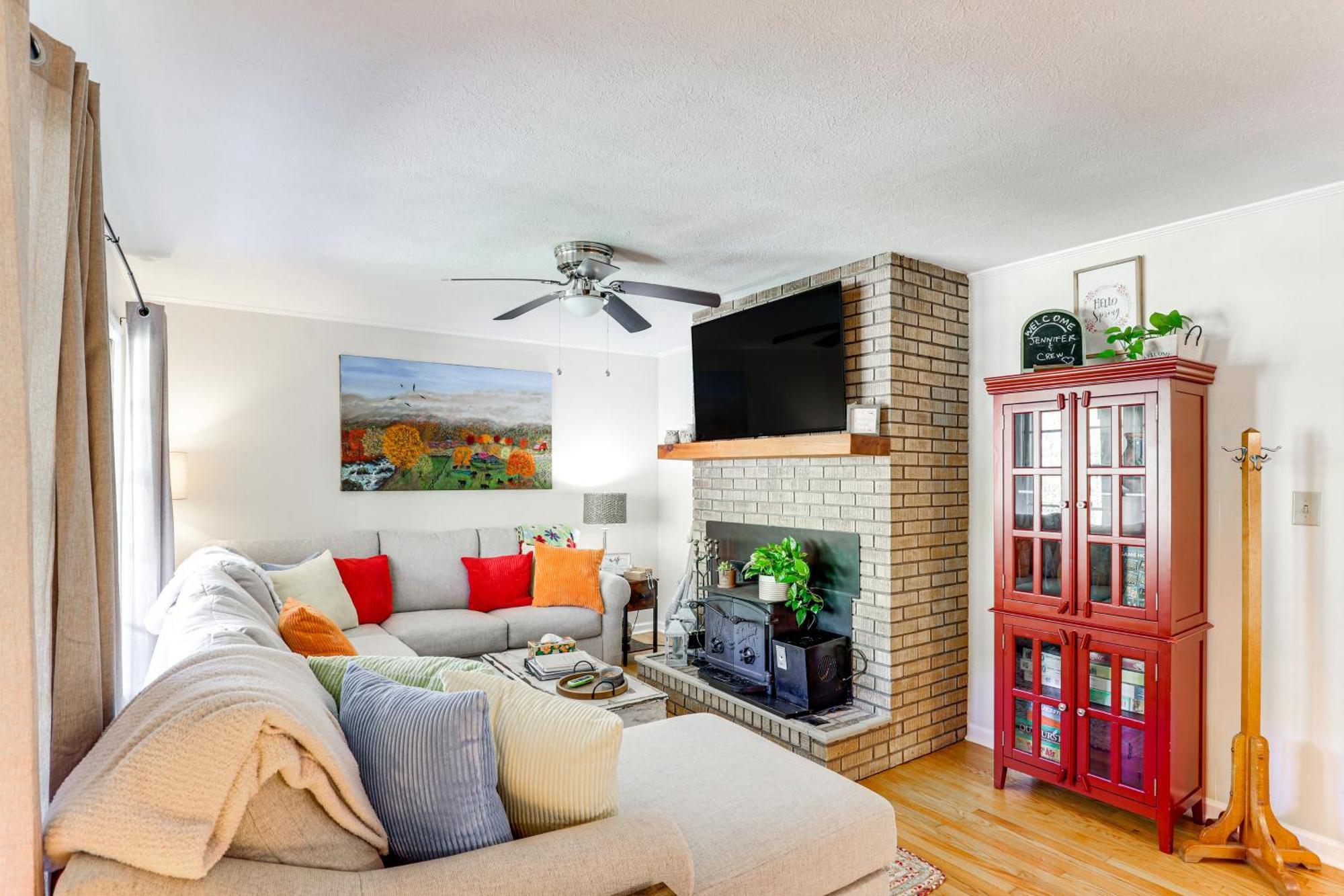 Updated Marshall Home With Fire Pit And Game Room! Экстерьер фото